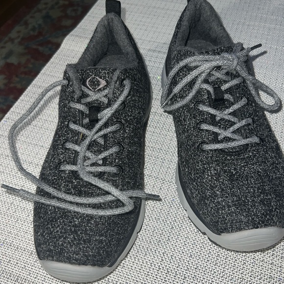 Women's Natural Wool Knit Casual Shoe - Dark Grey size 9, super soft - Picture 1 of 10